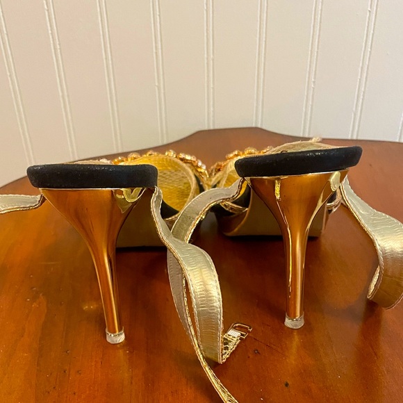 NWOT Korean brand Chuanc MC1 gold heels - Picture 4 of 8